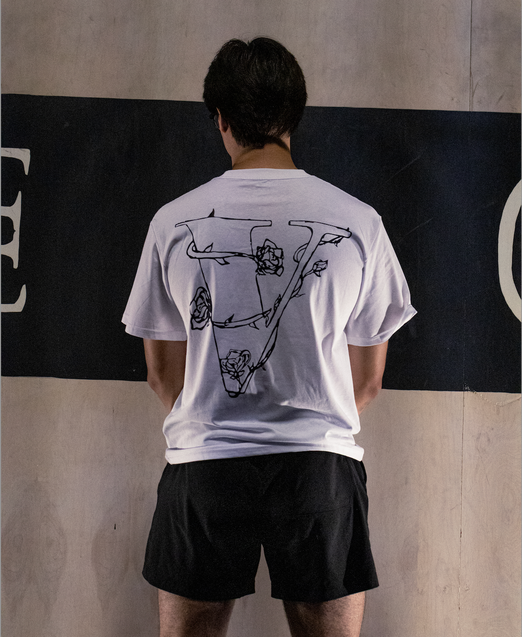 "V" TEE WHITE