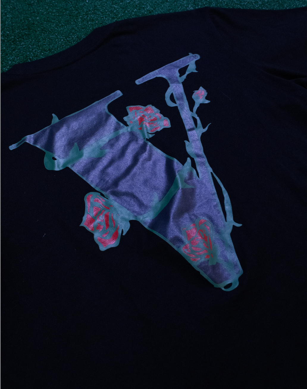 "V" TEE BLACK