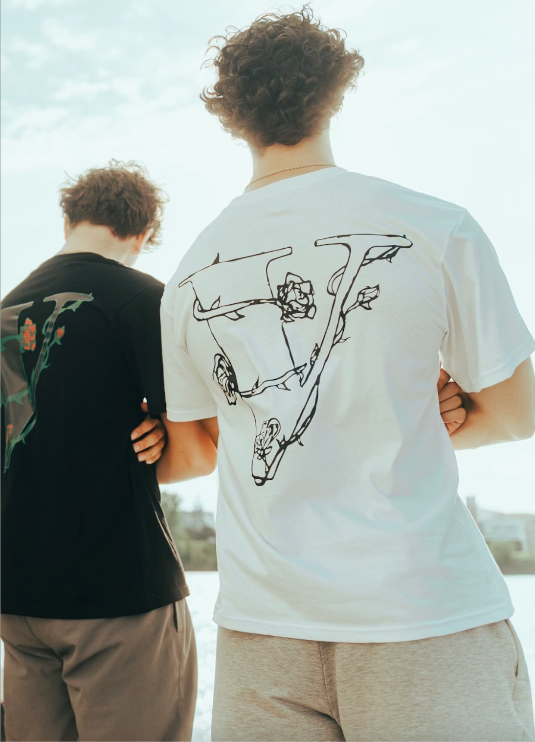 "V" TEE WHITE